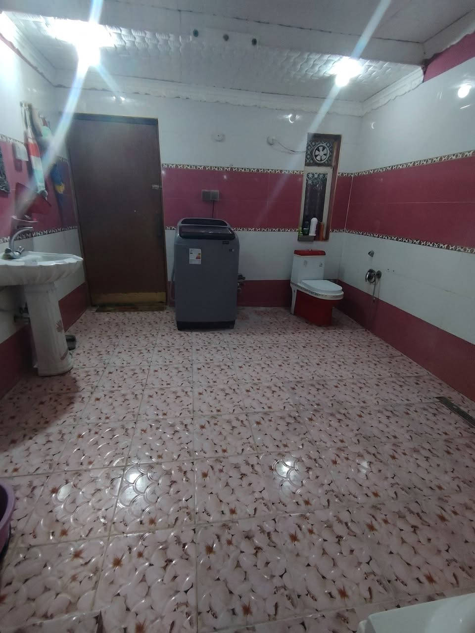 عقار للبيع ١٥٠.. بناء جديد.. عكادة.. طابقين.. جاهز..واجهة ٧ونص ونزال ٢٠ متر.. يحتوي على ثلاث غرف واستقبال.ومطبخ.. وصالتين وكراج كبير.. العنوان حي الزهراء خلف المستوصف الصحي والمدرسة.. جهة أكاديمية الشرطة. للاستفسار ***********..
