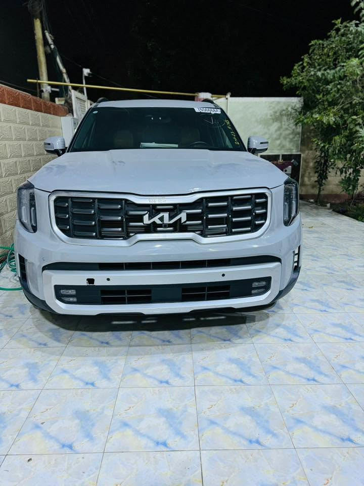 كيا تيلورايد 2023 SX XLIn
1-حجم المحرك 6 سلندر 3800. 

2-عداد المسافة 43

3-بصمة ابواب وتشغيل عن بعد. 

4-زينون عالي ناصي آصل. 

5-فتحة سقف. عدد٢

6-رادر جانبي مانع اجتياز. 

7-فور ويل درايف 

السياره مختومه XLIN خلف الصندوق والكشنات 

8-تحديد مسار. 

9-كامرات محيطية. 

10-حساس حلفي. 

11-شاشة كبيرة مع كامل ايعزتها. 

12-تدفئة+تبريد الكراسي الامامية. وخلفيه

13-تحكم ستيرن جهيتن. 

14خزن ميموري متكامل 

15-حساس خلفي. 

16-سستم صوت متكامل. 

17-كنترول تبريد خلفي منفصل. 

18-كشن سياحي. Vip. 

19-رادر محيطيه 360 درجه 

20-الكراسي الامامية كهرباء. 

21- ٧ راكب ٣ قطع تبريد. 

22-اشاير مري قابلة للطيء. 

23-مقاعد جلد حار بارد

24- خمس كامرات

25-

*وباقي الموصفات المعروفة في فئة SX XLIn 

السياره فول  مواصفات  

الضررر: فقط بارد حافه البنيد بدون اي صبغ 

 والباقي كفاله

مكان السياره حله مركز مدينه 

288$

 وبیه مجال 

————————————————————————

للأستفسار اكثر واتساب ***********

ملاحظه شباب السياره حادثه ورقم شاصيها كدامك غراضها لاماميه نصها جايه ويها بس شد مشدوده ونص اشتريته منا 

شوفها ودكها وين ما تريد وتاكد منها وتصل سعرها بيه مجال السياره بدون رقم تترقم جميع المحافظات
