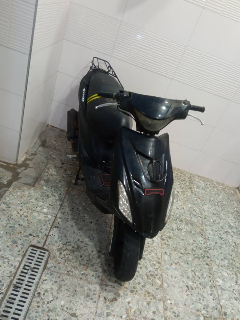 السلام عليكم دراجه ادرس للبيع نضيفه كهربائيات كلها شغاله سلف هندر نكره مكينه حلوه فقط باتري ضعيف مكان بغداد الرشاد قرب فلكه حي النصر السعر 250 

***********واتساب
