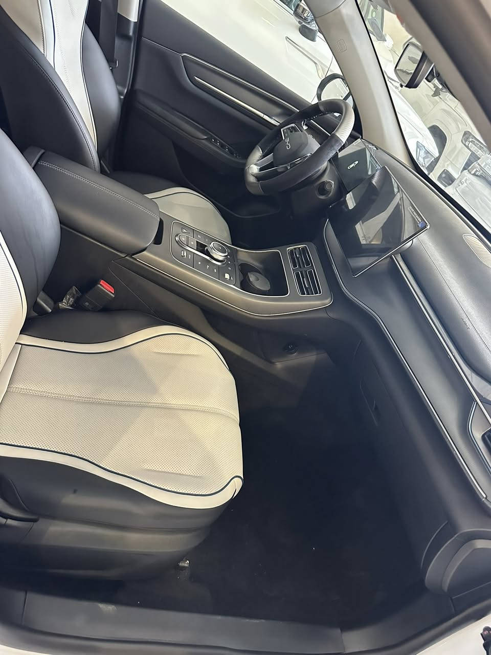 بي واي دي ديستروير زيرو
ماشيه 4الف فقط ام ضمان الشركه 
مكفوله كفاله عامه من الصبغ تبديل 
مكان السياره بغداد .
الرقم /***********
