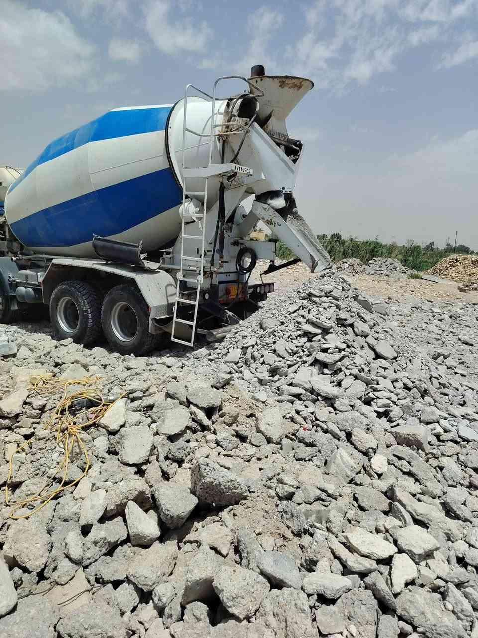 إني اشتغل التكليس الكونكريت لي بل خباطات ومكفول من الرصعات واشتغل تنضيف بواري البمات ولسرندرات ***********
