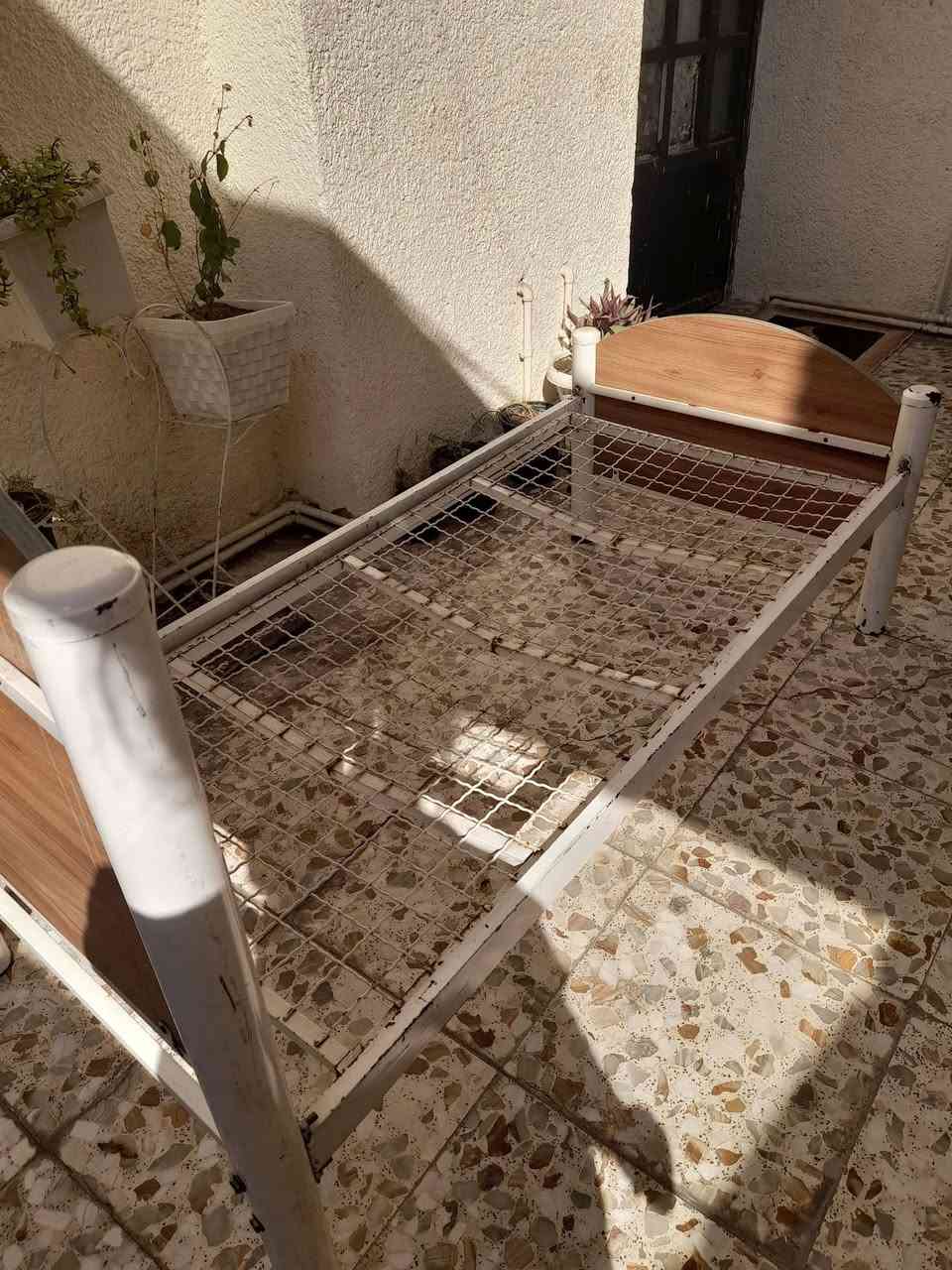 سرير طفل بسعر ٢٥ مكانها طالبيه ***********
