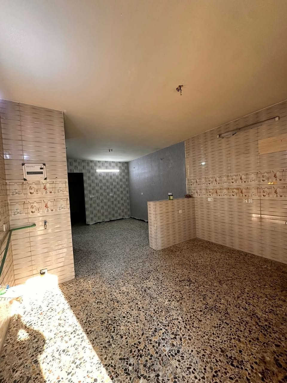 #للايجار____في____السيدية
شقة طابق ارضي معزولة عزل تام على شارع 20م 

يحتوي على غرفتين نوم وصالة ومطبخ وخدمات 

قيمة الاجار:650 قفل 

للاسـتفسـار الاتـصال علـى الارقـام التـاليه  او زيـاره مكـتب عبدالله الرفيـعي السيـديه_شارع الضـباط_ مقابل مجـمع لحـوم جويـلي 

#مكتب-عبدالله-الرفيعي

***********

‏‭0770 010 5930‬

‭+964 770 712 2380‬

━━━━━━━━━━━━━━━

#بيت #عقارات #منزل #بيع #وساطة_عقارية

#شركة #سيدية #بغداد #عراق

#عقارات_السيدية

#عقارات_الكرخ #ايجار_تجاري

#بنايات_سكنية

#عقارات_القادسية #عقارات_اليرموك #عقارات_المنصور

#عقارات_الحارثية #عقارات_الكاظمية #عقارات_الاعظمية

#عقارات_العطيفية #عقارات_حي_الجامعة

- [ ]
