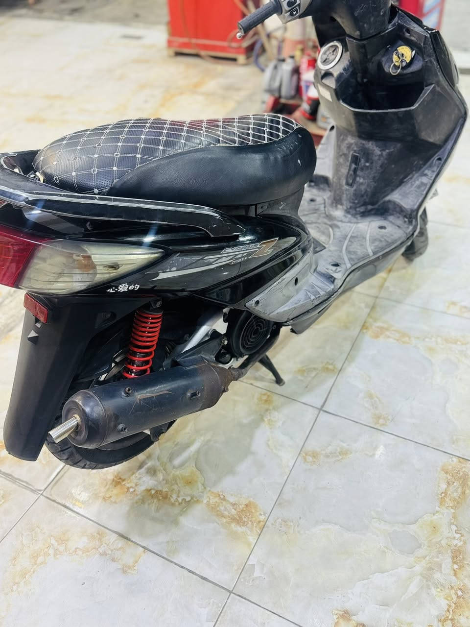 السلام عليكم سكنس فحل كابريتر مكينه بلادي كفرات بلادي محرك مكفول من النضوح والتبخير الدراجه كلها شغاله سلف  صلنصه صجميه هندر كهربايات تخم تاير جديد الدراجه كامله مكمله السعر ٦٧٥ مكاني دوره شارع ٦٠ رقمي ***********
