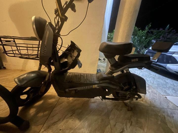 His
يخبل كلشي شغال
فقط لسكان يرادله لحيم
بطاريت جدد بعدهن وشرط الفحص
مكان شهربان 
***********

