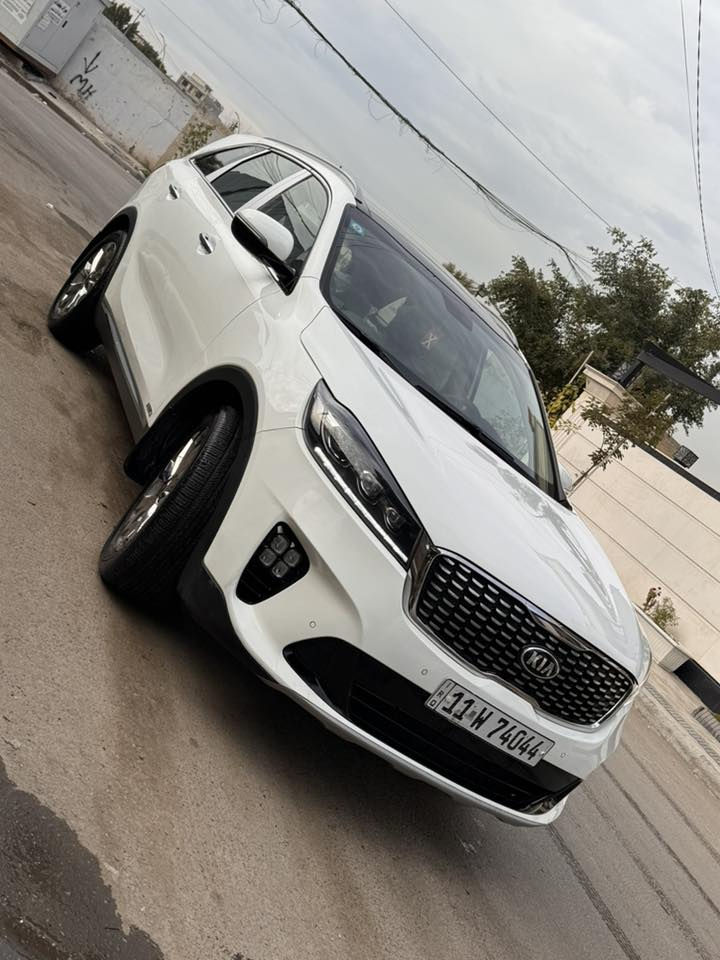 للبيع سورنتو خليجي موديل 2018 فول مواصفات للاخير فور ويل محرك 6 سلندر ماشيه 75 حقيقي محرك وكير كفاله بدون مكفوله من الصبغ عدا مكانات بارد صغيره 
مواصفاته بانوراما
كشنات جلد 7 راكب
تدفئه وتبريد بالكشنات
كشنات كهرباء
تبريد بيانو
مري شفط
تبريد 3 قطع 
جنطه كهرباء 
حساسات امامي خلفي
بردات بالبطاين
كشنات الخلفيه تدفئه
لايت عدسات داينمك متحرك
بلوجكتر عدسه
السياره على وضع الشركه حتى السبير ما نازل وما نقصه اي شي مسويه سيرفس كامل دهن وفلاتر وتخم تاير
السعر 238 وبيه مجال
مكاني بغداد
***********
