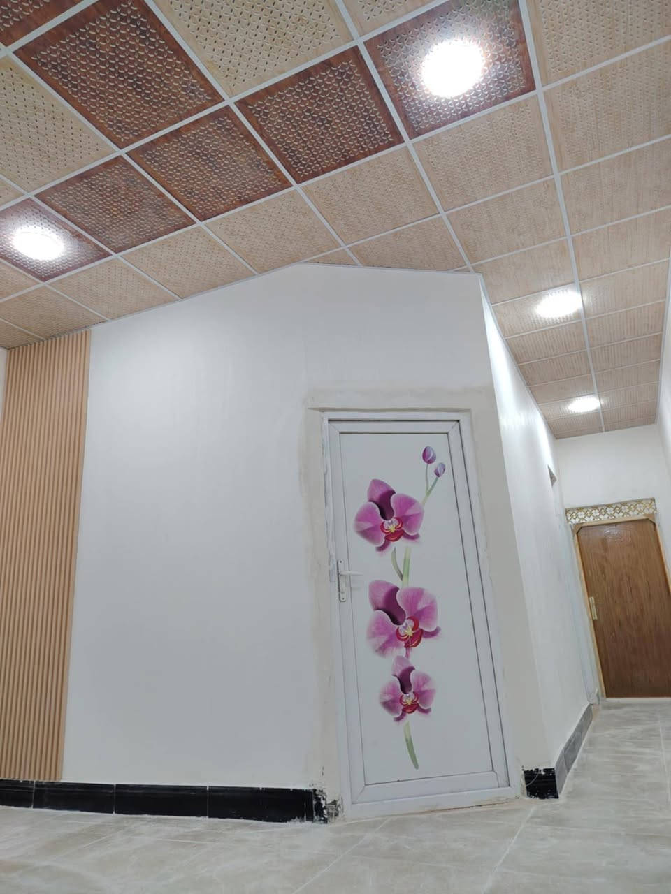 ع بركه الله بيت للبيع ١٠٠متر طابو زراعي سند ٢٥ مداور ثاني يوم يتكون من غرفه وصاله ومطبخ وبراني وصحيات داخليه وخارجيه وساحه بيت بناء حديث درجه اولى مجمع الجوادين نهايه شارع ٣٠ منطقه سيد حبوب كافه الخدمات الاتصال على الرقم *********** متواجد على الفيس والواتساب
