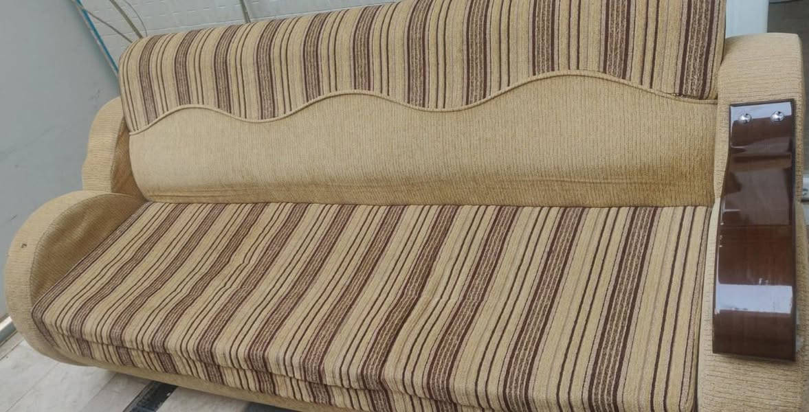 يتوفر للبيع :- 
#تخم #قنفات ٦ نفرات ( مقاعد)
 #تركي ثقيل نوعيه ممتازه 
اسفنج عالي نضيف جدا
يتكون من قطعتين قياس ٤،٥ متر 

السعر :- 235 الف 
العنوان:- النجف
📞 واتساب: ***********
