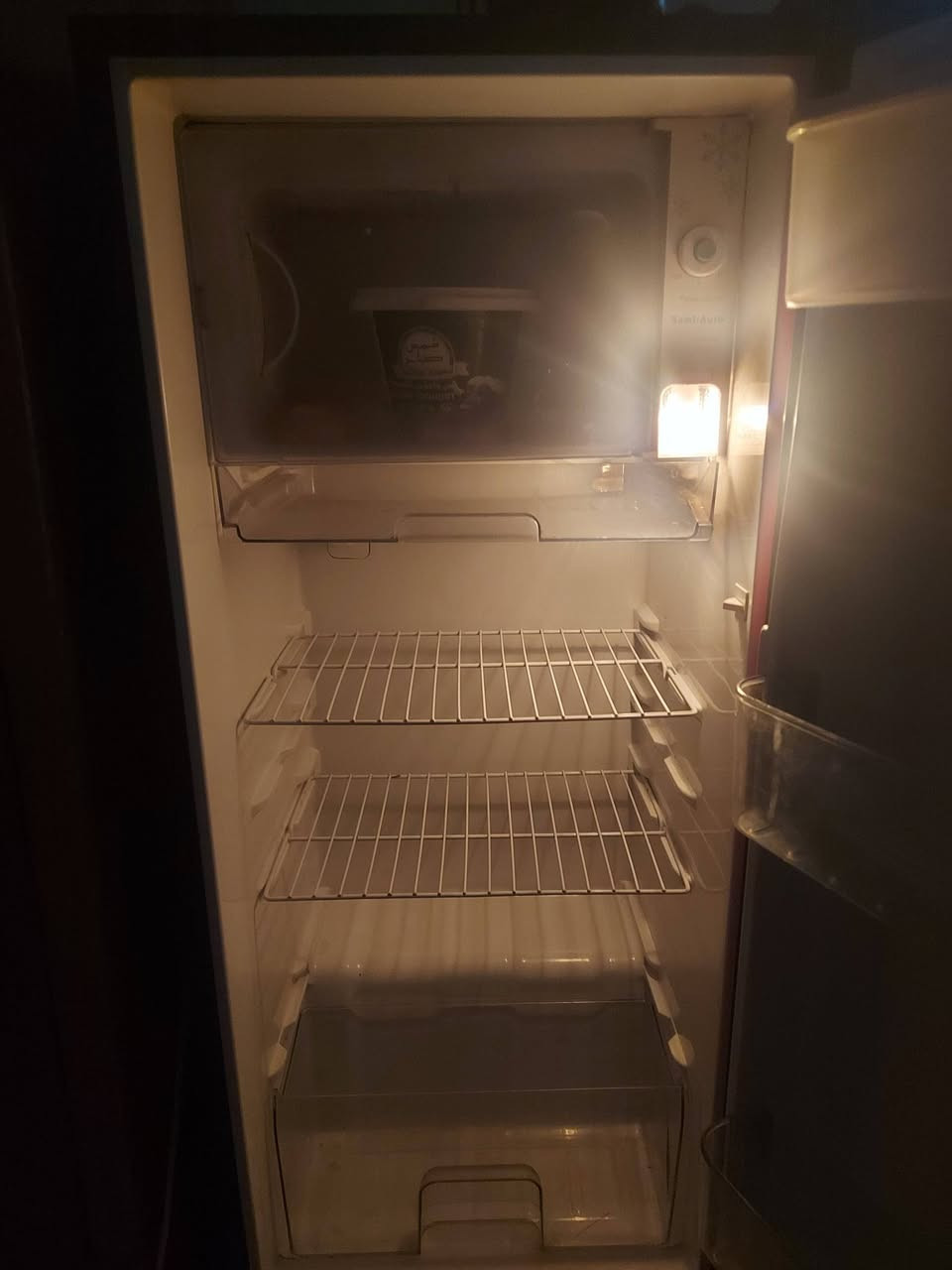 سلام عليكم غراض البيع ثلاجة ٩قدم مستخدمه قليل السعر ٢٠٠وبهه مجال وشاشه جديده سعر ١٨٥ وبيهه مجال ومكينه ٥٠ و بيهه مجال تواصل ***********
