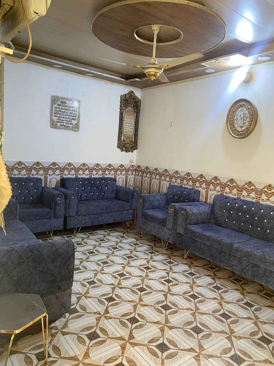 بيت  للأيجار 100 متر 

سعر الأيجار 250 الف

الموقع  النجف مقابل قرية الغدير 
 البيت نضيف كونكريت كاشي سقوف ثانوي  يحتوي على غرفه وصاله وستقبال ومطبخ وحمام خارجي وحمام داخل  

عنوان المكتب نجف شارع الصب مقابل قرية الغدير عمود 287  استفسار اتصل ***********
