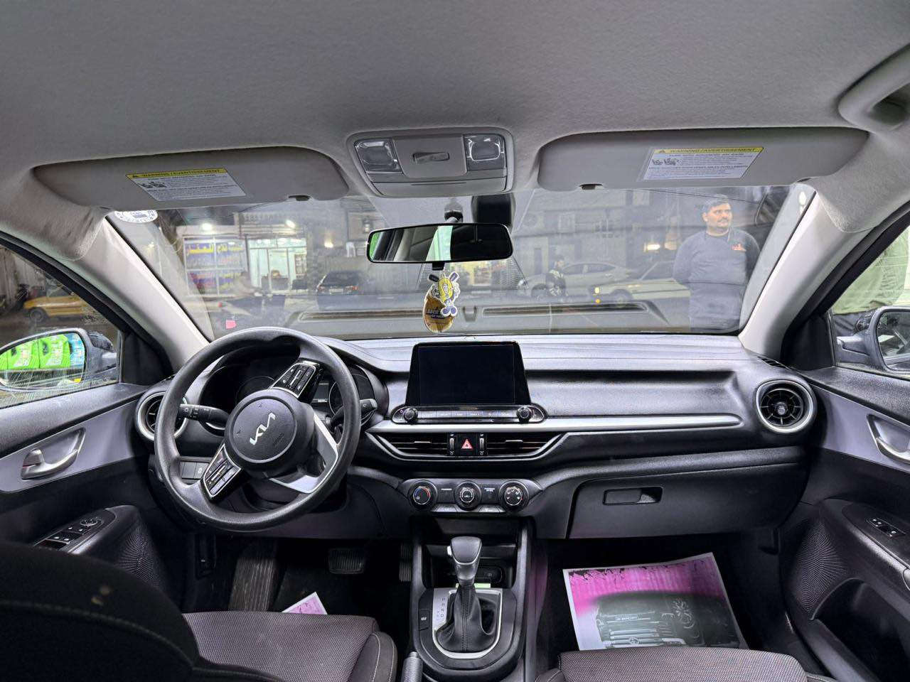 السلام عليكم للبيع 
فورتي موديل 2024 وارد امريكي حادث موضح بالصور 
مواصفات عادية 
جديدة بدون اي نقص 
مكان السيارة بغداد السيدية 
*********** بغداد, العراق
