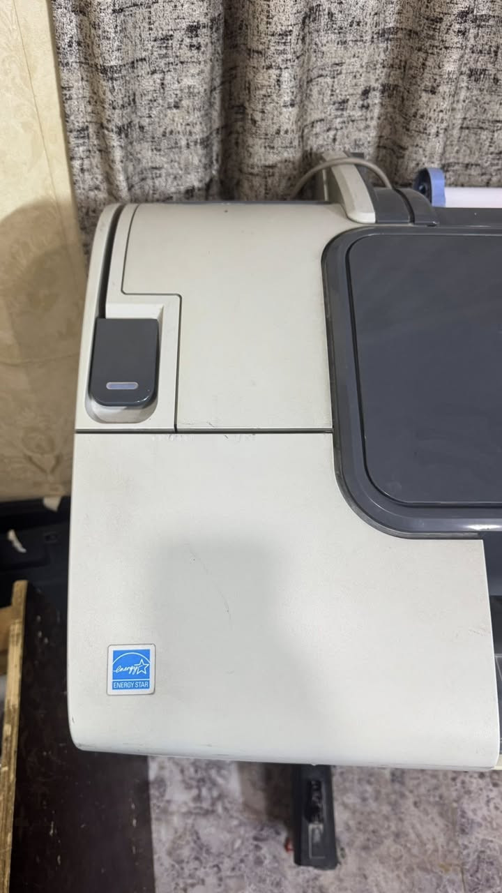 للبيع جهاز بلوتر لطبع خرائط والخ… 
للاستفسار الاتصال ‭0772 306 2760‬
