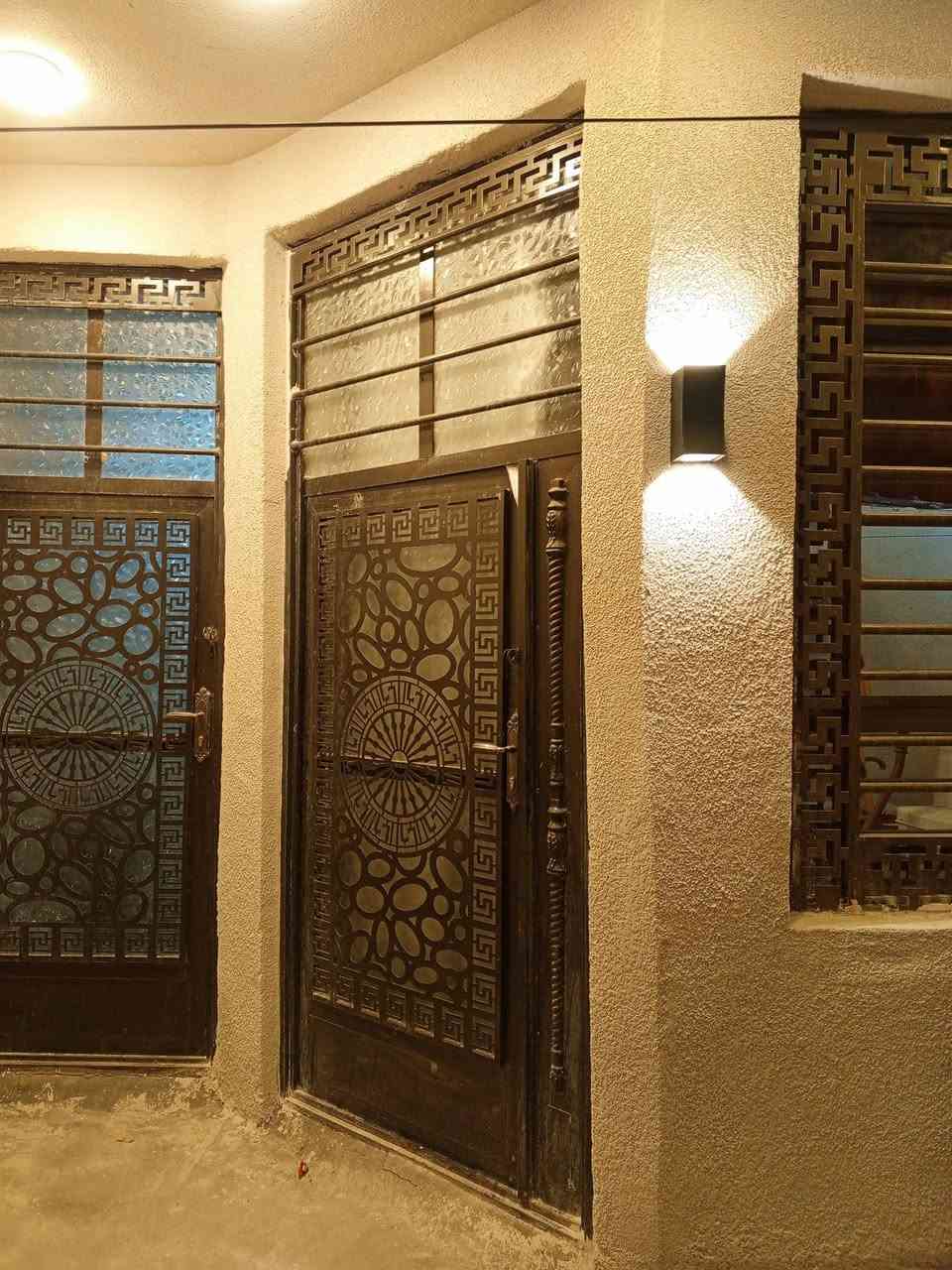 دار للبيع عقدزراعي 100مترالزعفرنيه شارع الكهرباء قرب أسواق السلام
بيت نظيف وحلو 
كهرباء ماء مجاري سيراميك بياض كله درجه اولى 
البيت نقص بس بيتونه وكاشي السعر 60وبي مجال قليل
***********
