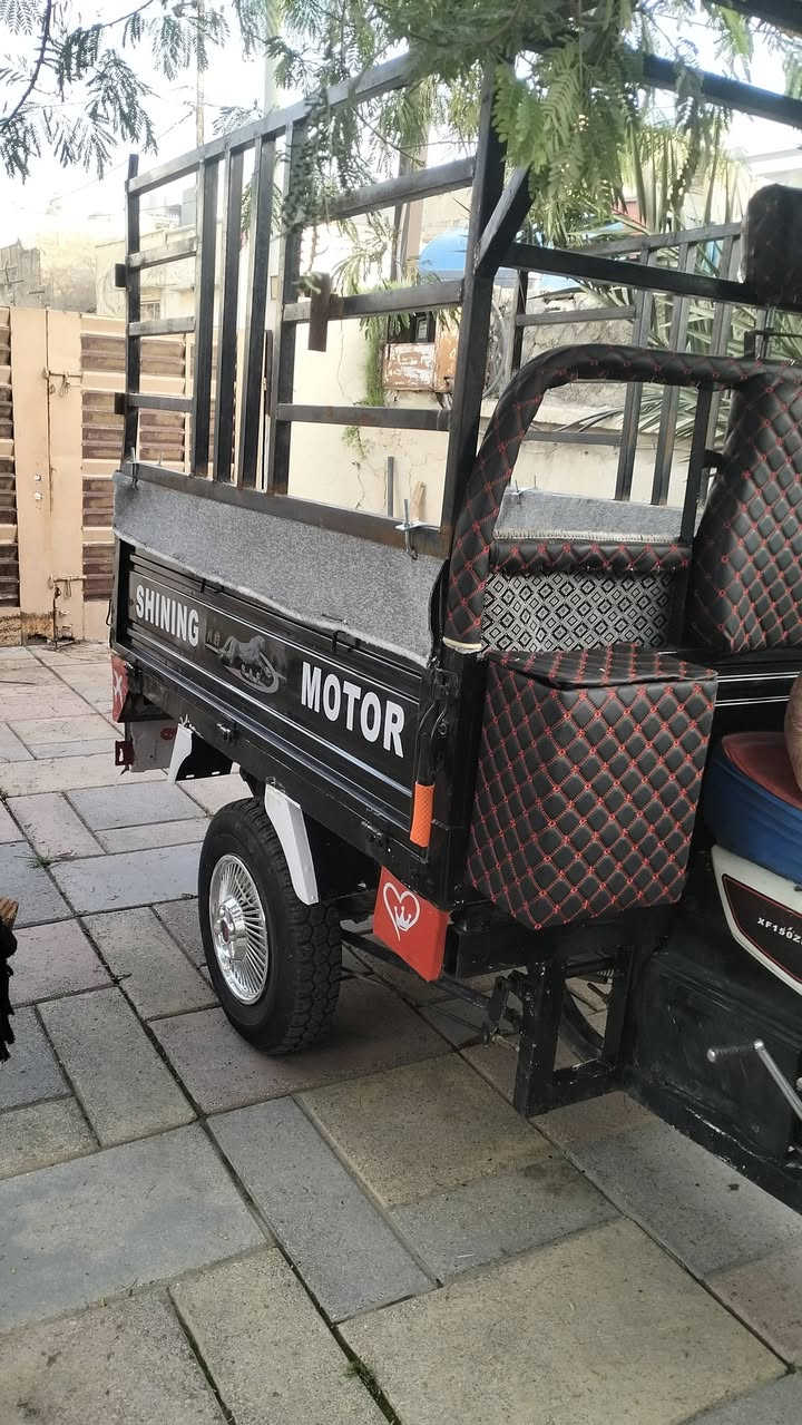 سلام عليكم ستوته للبيع موديل 20 محرك 21   شرط مامصبوغه محرك جديد تخم تاير جديد سعر 1,250,000 بدون جنج الشراي يتصل ***********
