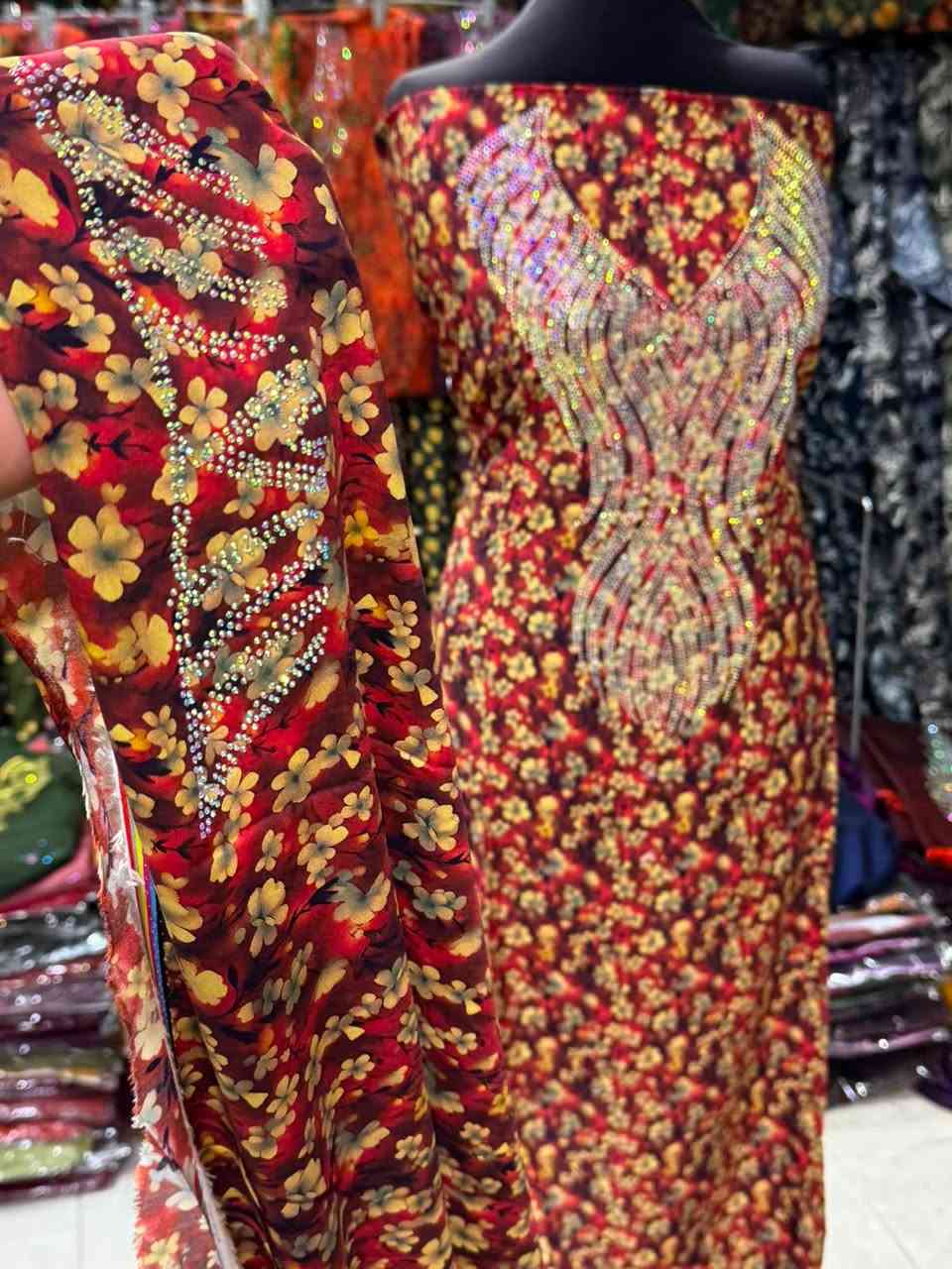 تخفيضات حبايب 🥰 لحكو بس اليوم سعر القطعه 7 آلاف فقط اكثر من 90 لون ونقشه راسلونه واتساب ادز لكم كل الالوان ‏‪***********‬‏
