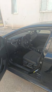 كرولا للبيع موديل 2022 مواصفات LE صبغ بس باب واحد بدون دواخل في كم تعد...