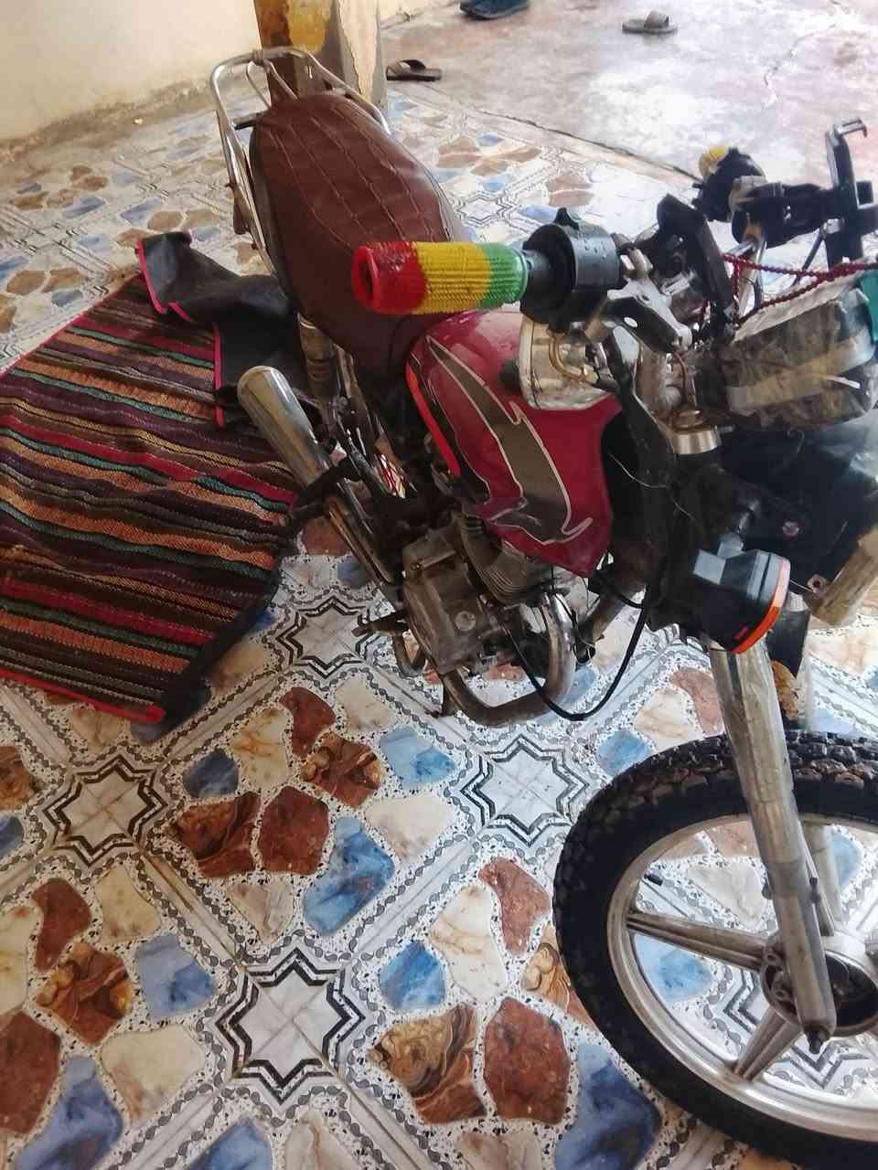 السلام عليكم دراجه للبيع المكان ديالى الخالص السعر 250بي مجال
***********
