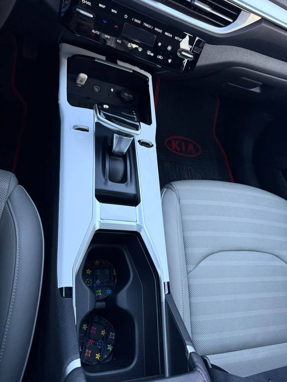 السلام عليكم
مديل K3 ٢٠٢٢
السياره كفاله عامه ماشيه ٣٥ الف كيلو
رقم اربيل تحويل او وكاله السياره جديده بمعنى الكلمه
نشر

فول موصفات اعلى فئه تجي

قطعتين تبريد

شاشه دتجتل

مثبت سرعه

دواخل بيج

صندوك ذكي

سايد بريك كهربائي

اوتو هولد

تحكم ستيرن جهتين

تكت التبريد لمس

جام كهربائي
العنوان البصره
*********** البصرة, العراق
