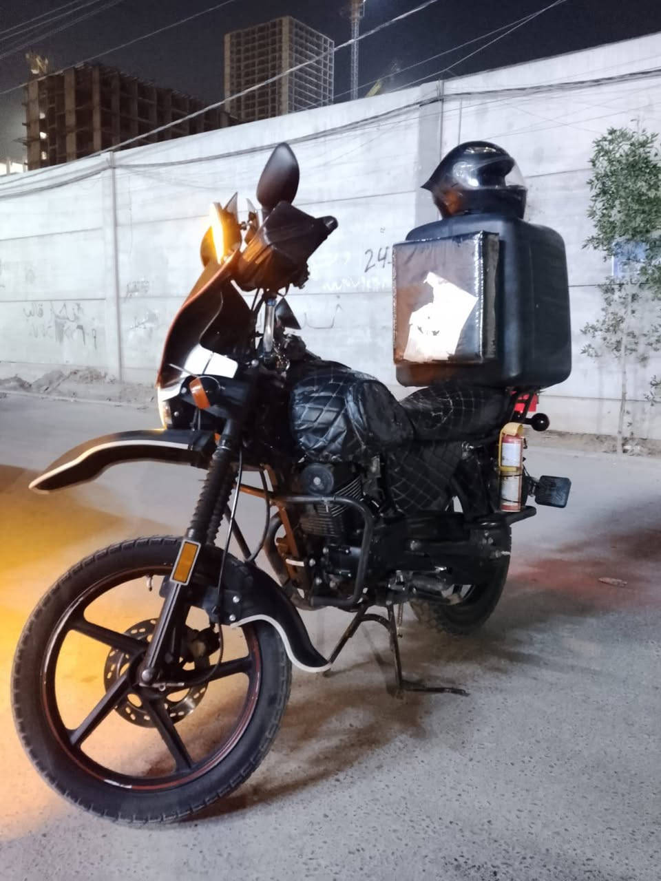 يالله السلام عليكم دايوان جبلي موديل ٢٠٢٣ شهر ١٢ نزلته ٢٠٢٤ شهر ٥
مرقم بغداد ماشيه ٣٠ الف حقيقي مال جناي الدراجه مرتبه على أيدي محور ويل وتاير خلفي بوكسر الأصلي وعليه تعلاوات  بلوجكترات ثنين بالوجه وثنين وره ويه دوسة البريك مكينته مكفوله كفاله عامه من كلشي دهن موتل لتر و ٢٠٠ كل سبوعين  مامشتغله هواي من الدوام للبيت السعر مليونين و ٤٠٠ بيه مجال بسيط
مكاني الزعفرانيه 
***********
