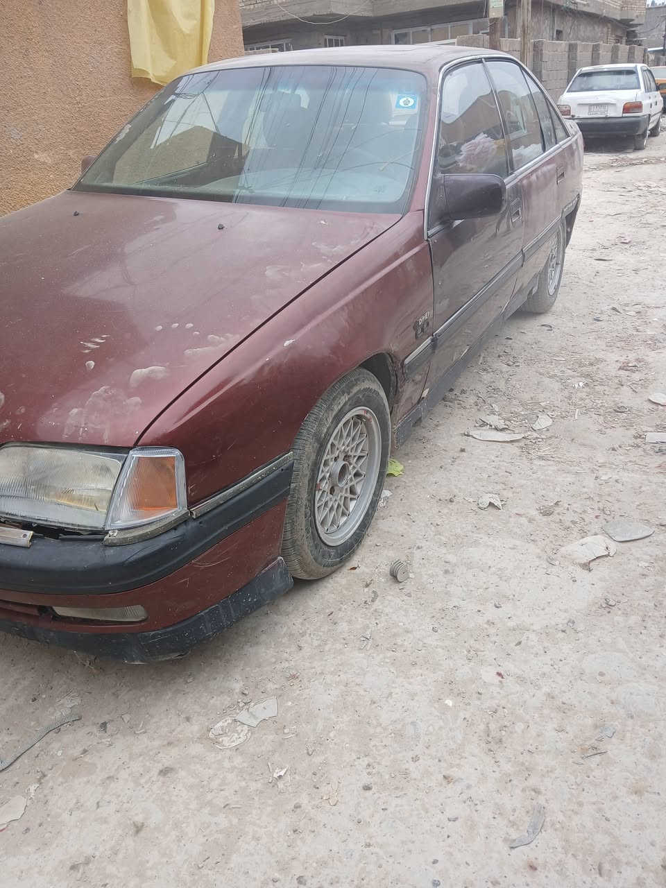 السلام عليكم اوبل اوميكا موديل 1992مكينه وكير نضاف سياره جاهزه للبيع السعر 28وبيه مجال مكان بغداد الشعب للستفسار ***********
