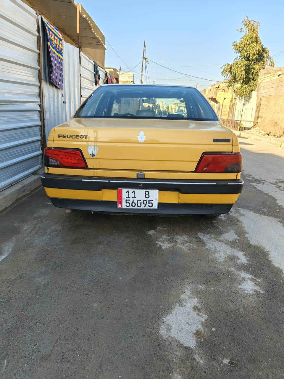 السلام عليكم بيجو 12  محور بس كير اوتماتيك. جاهزه السياره مصفره هيه وغرامات سنويه ل 29 السعر (37) بيهه مجال قليل مكان بغداد حي اور ***********
