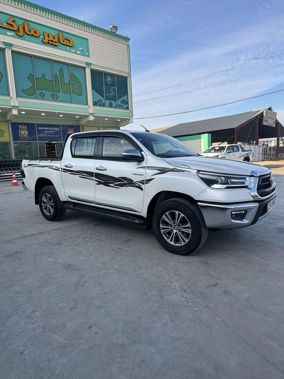 السلام عليكم للبيع تويتا هايلوكس 2022سعودي ماشيه 88الف  
مكاني واسط الصويره 
***********
