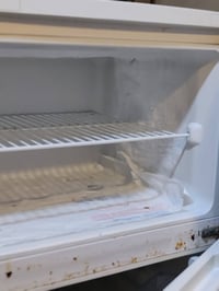 ثلاجة بيكو حجم ١٦ قدم مستعملة مداخله تصليح للبيع يرادلها بس تنظيف اريد...