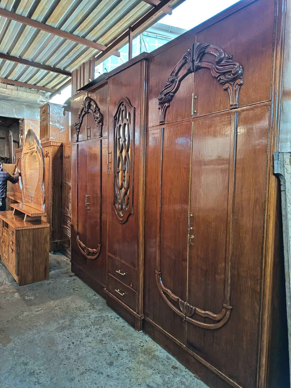 غرفاه ملحق السعر 650 وبي مجال وهذا الرقم ***********
