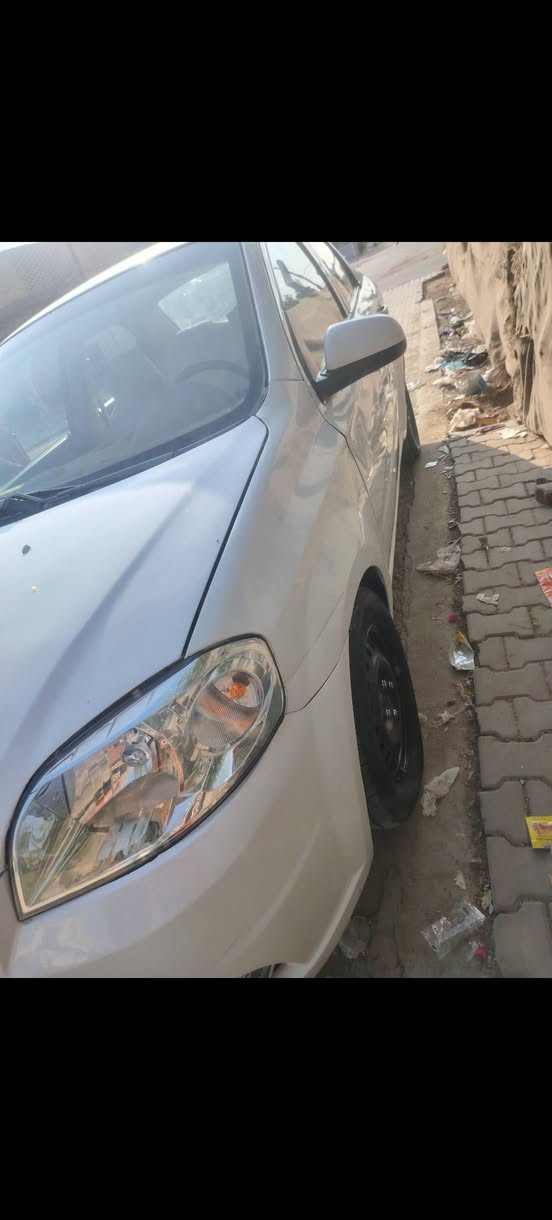 سلام عليكم.. 
المو شراي لا يراسل ويتعب نفسة رجائن 
اڤيو مديل 2009نضيفة سيارة ادامه كاملة كير ومحرك بجيس بيهة طخه بل بجم  ابيعك صبغ عام جمالية سيارة 
سعر 65وبيهة مجال لشراي 
تواصل عل رقم ***********
