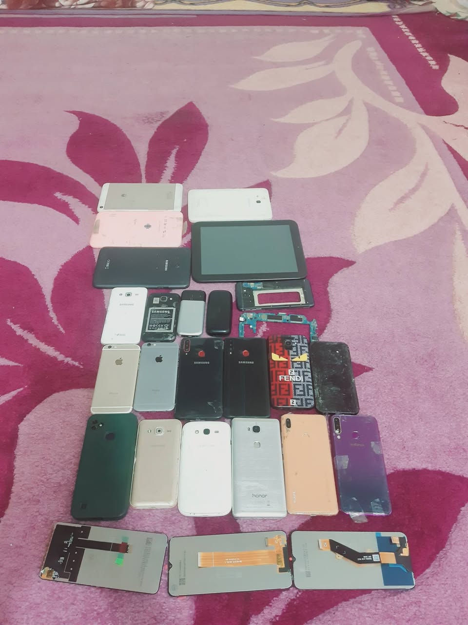 اسلام عليكم شراي يجي واتساب او يتصل ❗❗❗ ابيع شلعة
***********
للمهتمين واهل صيانة اجهزة للبيع بيهن نقص شاشات وبيهن واحد كونكتر شاشة واحد يرادله تنصيب النظام وبيهن شغالات كلشي مابيهن 
سبب البيع تركت الصيانه 
سعر 130 مكان بغداد مدينه
