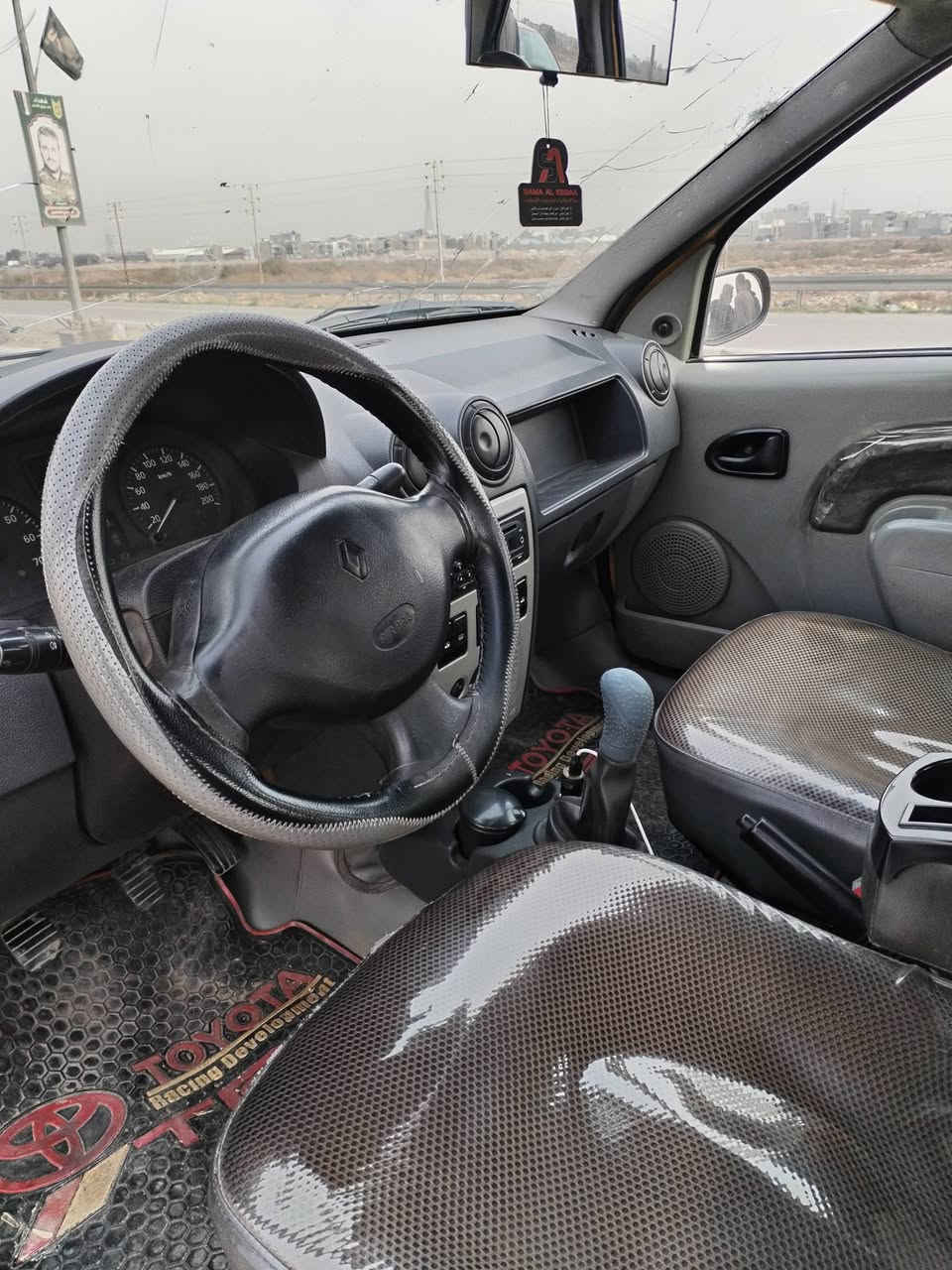 رينو 2014 جاهزة وخير من الله تخم تاير جديد  صدر جديد امامي خلفي تدفئة تبريد شغال سيارة مدوشمة طخه بلجاملغ الخلفي خفيفه ولدوسه كد شبر بيها معجون سعرة 50 ورقه او بيها مجال
للاستفسار الاتصال على الرقم ***********
