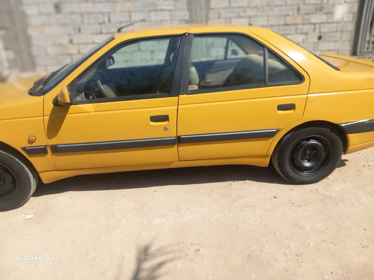 السلام عليكم بيجو 405 2015 كير مكينه تبريد خير من الله سنويه ماساقطه مصفره هيئة وغرمات تحويل ثاني يوم السياره معمر اخياس فقط بدون تبديل بدون ضربه  مال جناي السعر 32 وبيها مجال الاستفسار ***********
