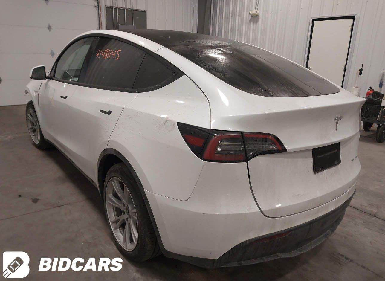 السلام عليكم 
تسلا موديل 2023 السيارة دخول جديد بعدها ممرقمة حادثها بسيط موضح بالصورة مصلحة كاملة مابيها اي نقص  سعرها 215 ورقة مكان السيارة صليخ ال600 اليحب يستفسر اكثر يتواصل *********** بغداد, العراق
