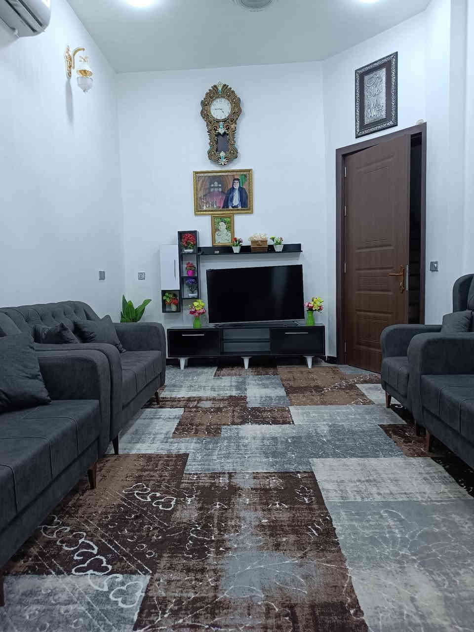 ‏‪
🏡بيت للبيع – في كربلاء المقدسة 

حي الميلاد / مقابل مجمع الدرة

 المساحة: 105م – طابقين....الواجهة 5*21 ....

عرض شارع 8

شارع تبليط

انترنت ضوئي

 3 غرف نوم

مطبخ حار/بارد

3 صحيات

 البناء طابوق

 جمهوري البناء ممتاز

 البيت حديث وجاهز للسكن

إسكان مطلوب: 55 مليون

 

📞 للتواصل: ‏‪0773 204 8562‬‏
