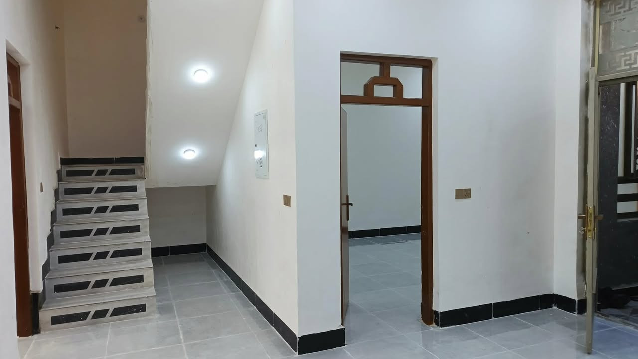 للإيجار 

الجغيفي الثانيه 

مقابيل سياج لمقبره يبعد عل شارع 300متر

125 متر غرفه وحده حديث ممسكون 

قفل 325 

‭0786 959 8192‬
