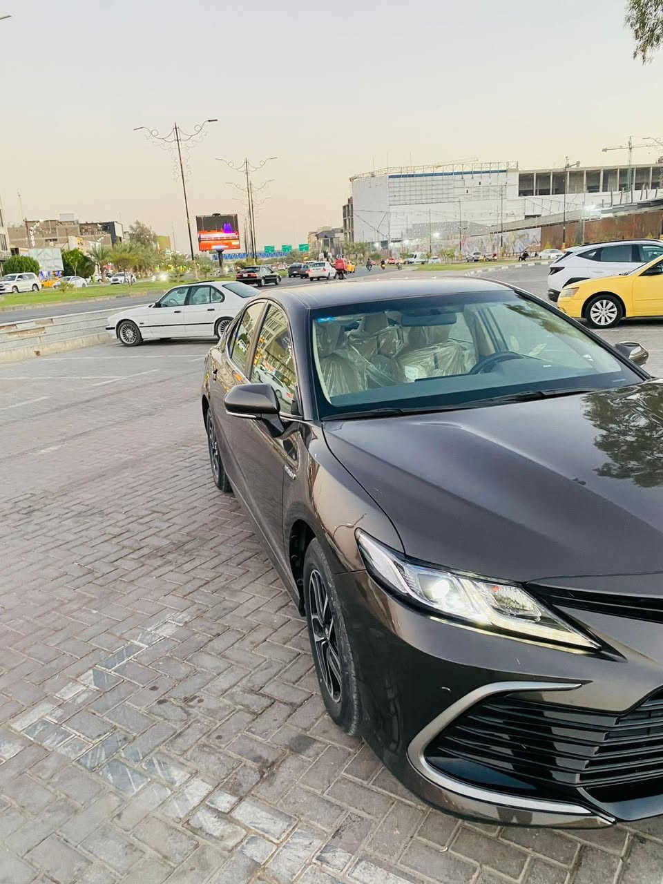 كامري 2023LE  محرك 4 سلندر 2500 هايبرد خليجي وكاله عبد الطيف  ماشيه 30الف جديدة بدون نقص بيع مستعجل سعر مناسب رقم بغداد بسمي 
 
بصمة تشغيل وابواب وصندوك
توقف ذاتي 
3 وضعيات قيادة
تنبه الخروج من المسار
هندبريك بصمة
اوتو هولد
نقطة عمياء
مرايا تعتيم 
حساس ضغط الايطارات
هيترات بالمراية
جام 4 اوتو
انارة داخليه لد
ويل 18 
وبعد بيه مواصفات الخليجي 
السعر 215 وبيه مجال قليل كلش 
***********
***********
