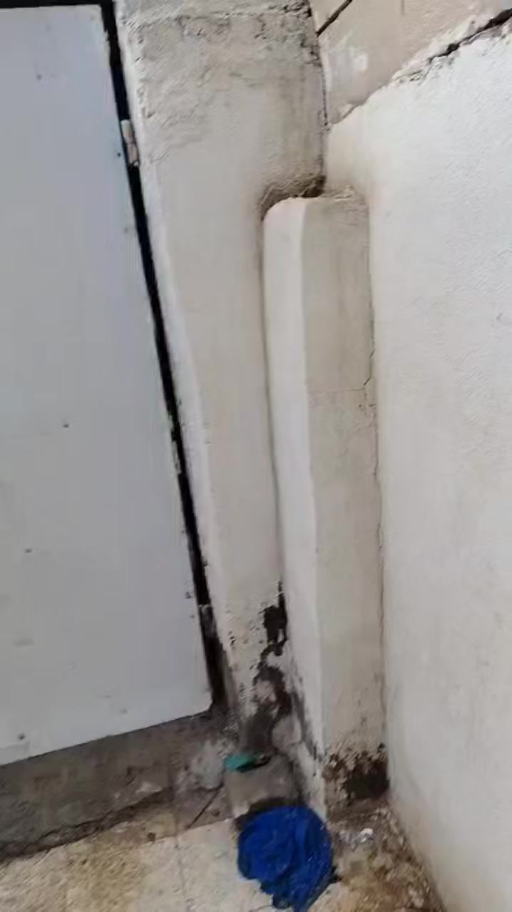 بيت للايجار ١٠٠م ميلاد حولي الفرع المقابل درج المشاة سعر الإيجار ٢٠٠الف
   ***********
