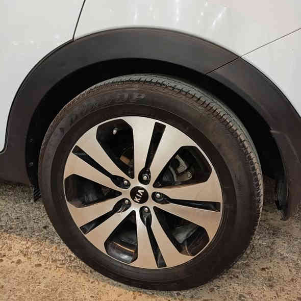 كيا سبورتج خلييج مديل 2014 مكفوله وبأسمي ثاني يوم احول الك  مواصفات فول + سماعات باينر وانفنتي + شاشه كبيرا تسلا + الجام مغلف بلورايز + دبلات رياضي + سبينسر للتايرات موبر اصلي تبريد ثلج بانوراما لايت دوار ماشيه 150 حقيقي واكفلهه
سعرها 162 ورقه 
مكلف بلنشر صاحب السياره رقمه موجود هذه
***********
