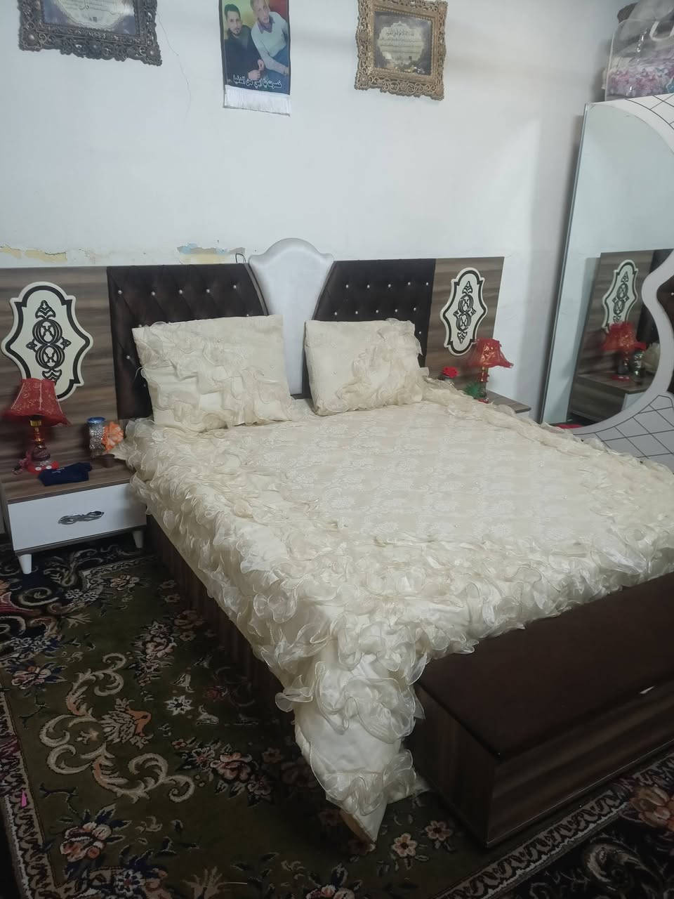 السلام عليكم غرفه تركيه للبيع كلش نظيفه السعر ماله 300 وبيها مجال شيء قليل للطيبينه او على الخاص رقمي بي واتساب رقم الموبايل***********
