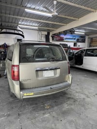 مساء الورد 🌹  🚘 دوج  كراند كرفان 2009 🔧 جانب من أعمالنا في الوافي لصيا...