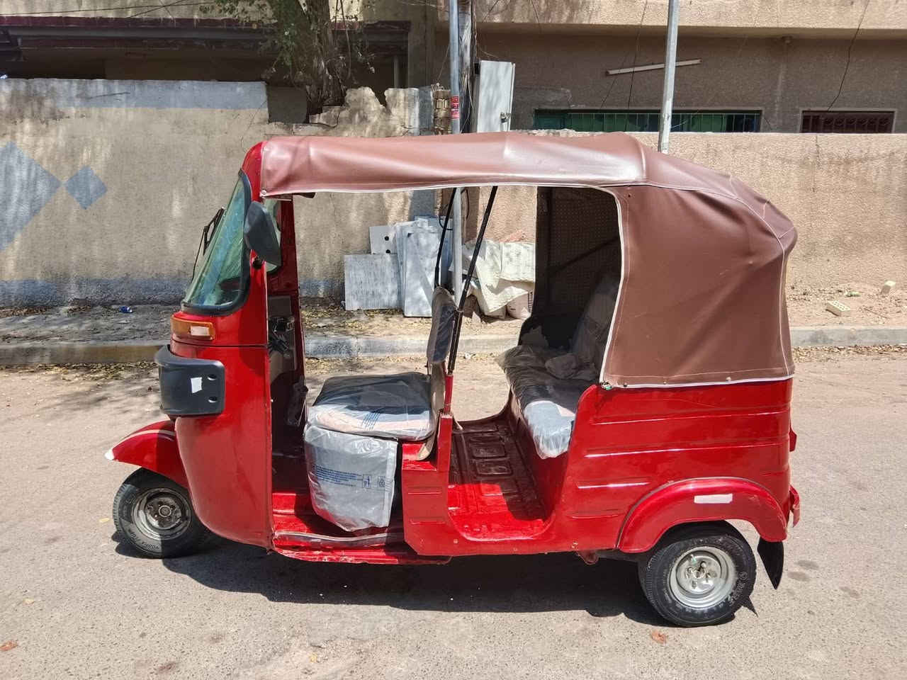 سلام عليكم عدي هاي تكتك البيع مديل ١٧ بيه مكينه عشرين وراق السعر ٣٢٠٠ هاذه رقمي ***********
