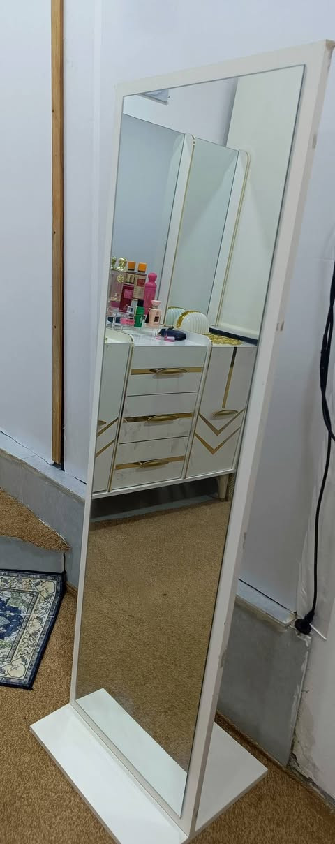 غرفه تركي الاصلي مشتريها مليون ٧٠٠ هسه أريده مليون بيه مجال قليل
