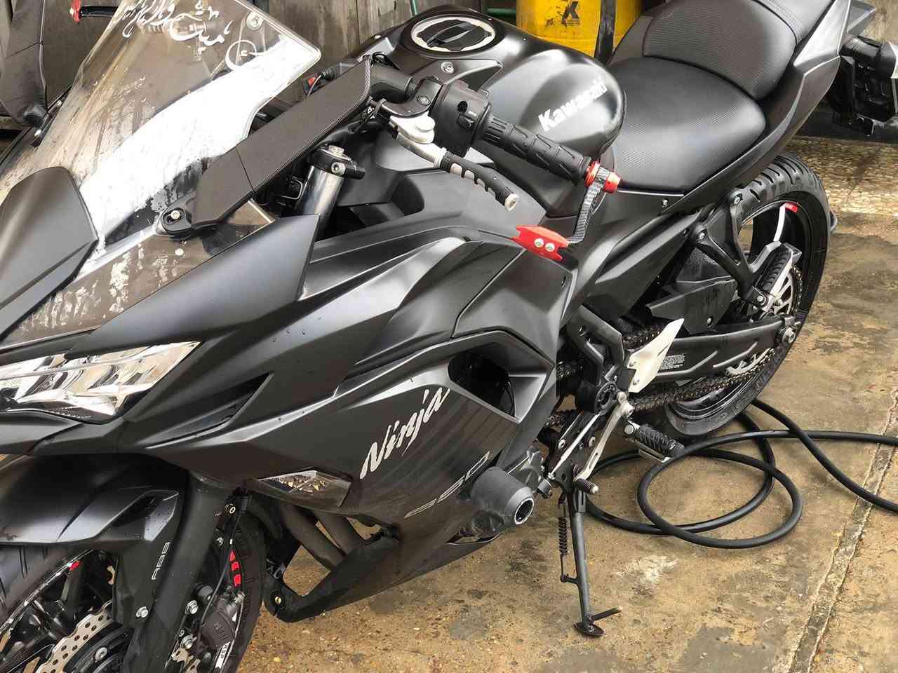 سلام عليكم
Kawasaki ninja 650cc
 موديل 2021
 2بستم 
مبدل كفرات( موجوده كفراتها الاصليه )
ماشيه 22الف وقابل للزيادة 
 مكاني   بغداد  *********** واتساب فقط

