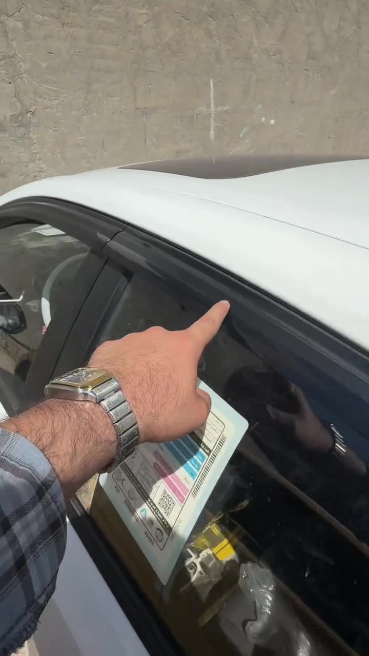 كورلا صيني الشكل الامريكي  2025 ماشيه 9 الف فقط سياره فول عدا الكشن مو كهرباء ورايدها 157$ للتواصل ***********
