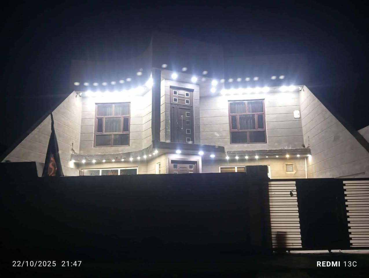 مقابل كراج بغداد بيت ركن 300 م زراعي مشمول بلطابو معامله كامله بلبلديه بئسمي يبعد عن الشارع العام 100متر  سعر 175 قفل يرهم مقدم ولباقي فتره حسب التفاق 
***********
