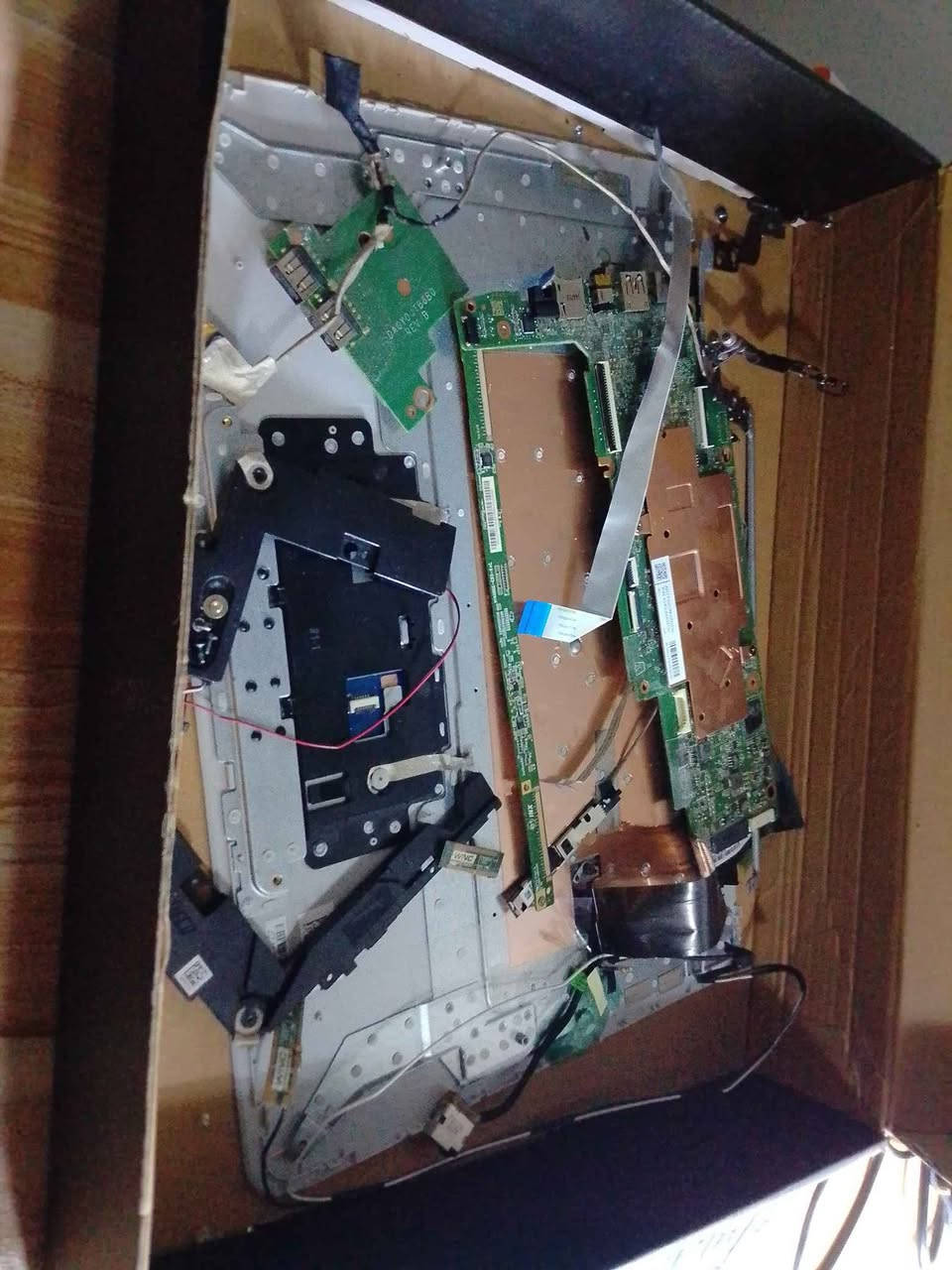 للبيع قاعدة كاملة HP Chromebook 14 G4 بحالة ممتازة ✨
مناسبة لقطع غيار أو تحويلها Mini PC
✅ اللوحة الأم شغالة 100%
✅ رام 4GB
✅ شاحن أصلي هدية 🎁
✅ كارت WiFi + Bluetooth Intel 7260
✅ نظام تبريد كامل
✅ سماعات داخلية
✅ بورد USB
✅ كيبلات كاملة
✅ DC Jack
✅ مفصلات أصلية
✅ كيبورد مخصص نظيف
✅ هيكل كامل
💻 تشتغل على HDMI مباشرة
مناسبة للفنيين أو أصحاب المشاريع الإلكترونية
📍 الموقع: البصرة
💰 السعر: 85 ألف دينار قابل بيه مجال 
اللي يعرف قيمة القطع يعرف إنها صفقة
لا يوجد توصيل
للتواصل مراسله الحساب البصرة, العراق


**إذا كنت صاحب هذا الإعلان وتريد حذفه لأي سبب، رجاءا أرسل رسالة إلى الدعم الفني**