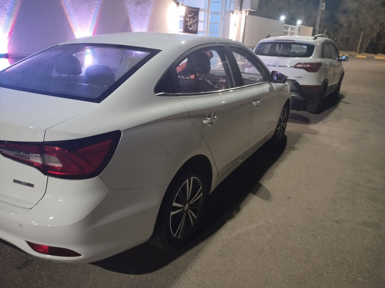 MG5 فول مواصفات فئة لاكجري ماشية 40 الف كيلو متر وقابل للزيادة رقم نجف الماني موديل 2023 اللون ابيض محرك 1500 ويل كب كروم سيارة على وضع الشركة مكفولة كفالة عامة 
مواصفاتها 
تحكم بالاستيرن 
كروس سرعة اوتوهولد
هاندبريك دكمة
الكشنات الأمامية جلد وكهرباء
تدفئة بالكشنات
شاشة كبيرة 
تبريد شاشة
بصمة ابواب
بصمة تشغيل 
سلايد روف والكثير من المواصفات المعروفة 
الاستفسار الاتصال على الرقم ***********
واتساب
