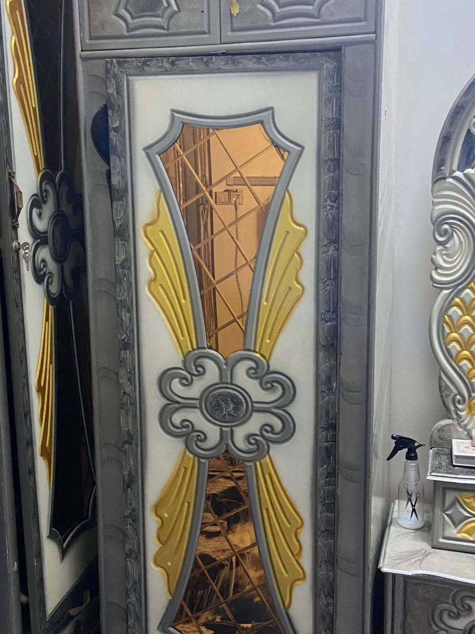 للبيع  ستعمال قليل السعر 750 وبيها مجال قليل ***********
