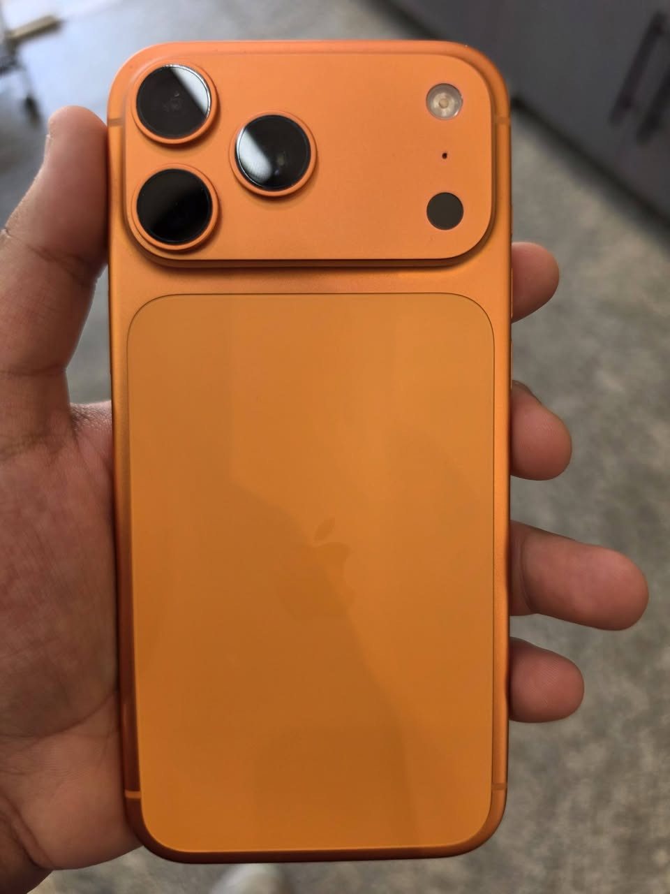 ايفون 17 pro max التخزين 256gb
السلام عليكم ايفون 17 برو ماكس الجهاز شريحة الكترونيه الجهاز بطاريه 98 عدد الدورات 230 ملحقات كفر و كارتونه الجهاز بي ضربات من جوه ومن فوك وبي تغير بل لون من يم الفلاش بده ينطي ع وردي الباقي كلشي بي سليم 

عنوان شارع فلسطين قرب تقاطع بيروت لا يوجد توصيل

رقمي ***********
