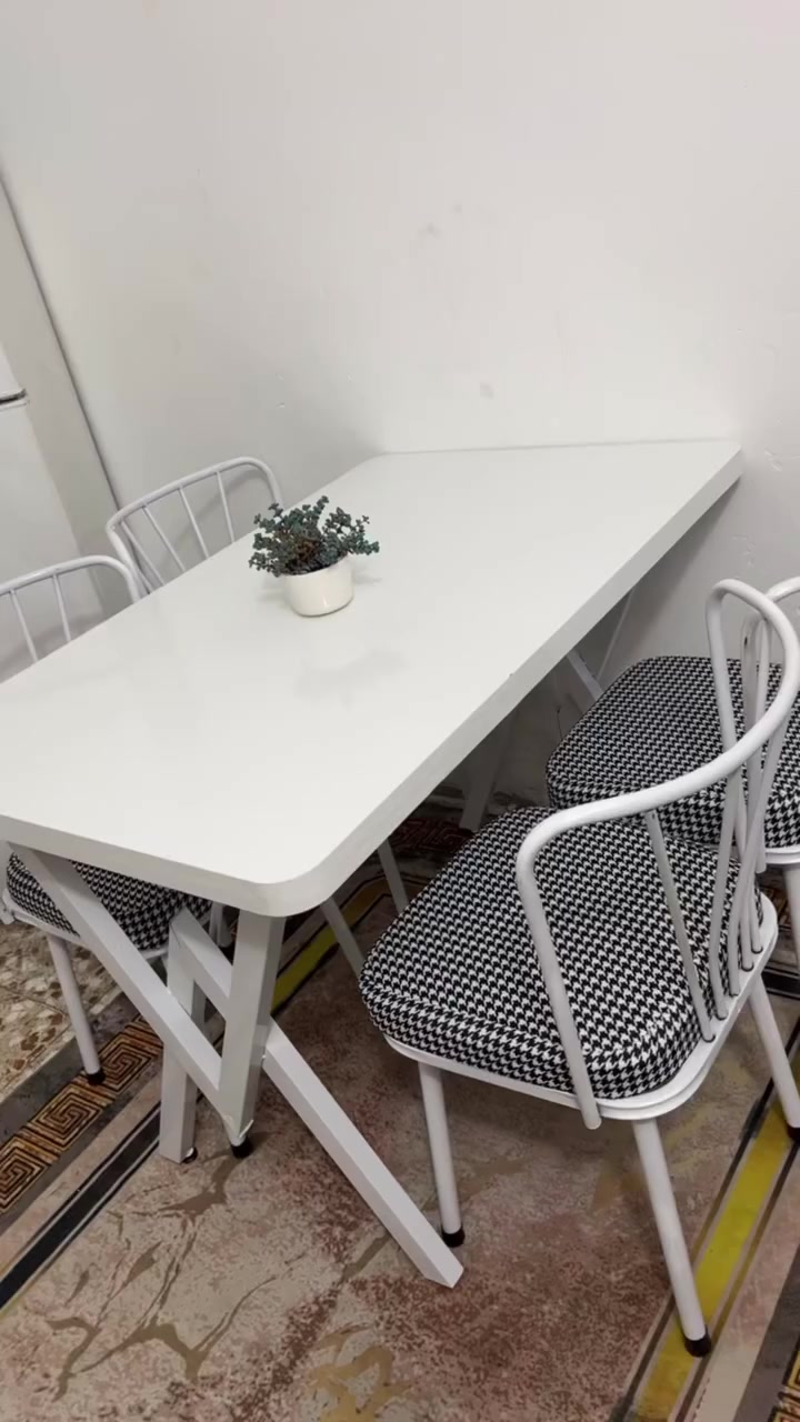 ميز طعام جديد للبيع استخدام اسبوع


**إذا كنت صاحب هذا الإعلان وتريد حذفه لأي سبب، رجاءا أرسل رسالة إلى الدعم الفني**